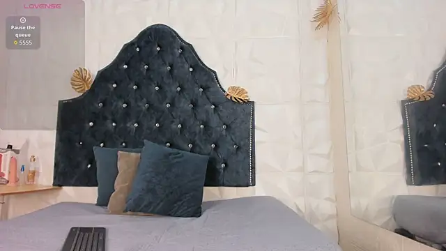 Chloe moon1 online show from 07-12-26, 10:54