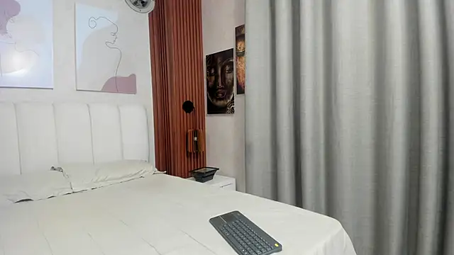 Millieskinny18 online show from 07-22-26, 02:13