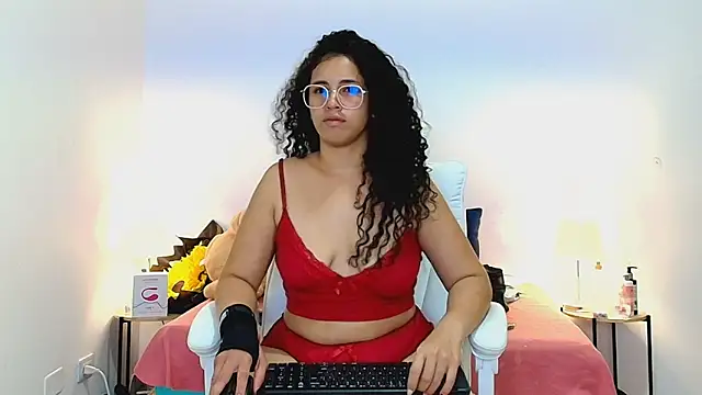 Isabella Sophia19 online show from 07-11-26, 01:17