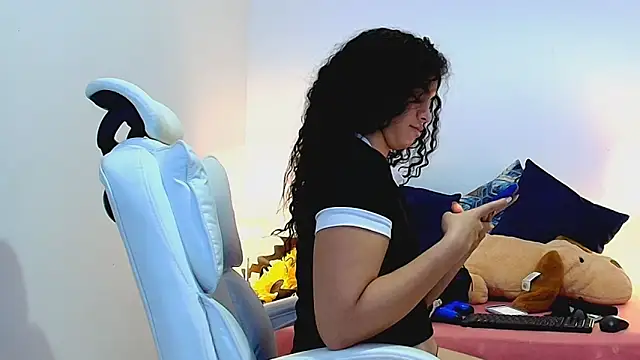 Isabella Sophia19 online show from 07-07-26, 01:47