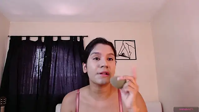 Snapshot of Veronica_M chatting on 06-25-26, 06:24 Veronica M online show from 06-25-26, 06:24