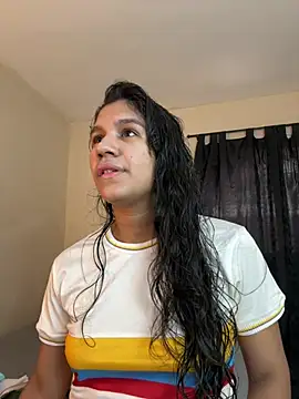 Snapshot of Veronica_M chatting on 06-27-26, 06:14 Veronica M online show from 06-27-26, 06:14