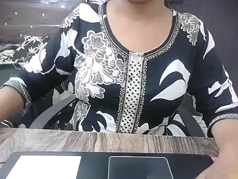 Bold-Divya1 online show from 06-25-26, 04:10