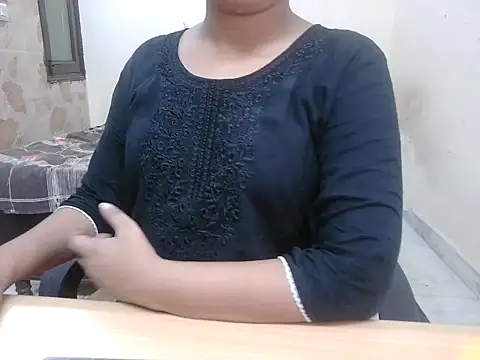 Bold-Divya1 online show from 07-18-26, 04:10