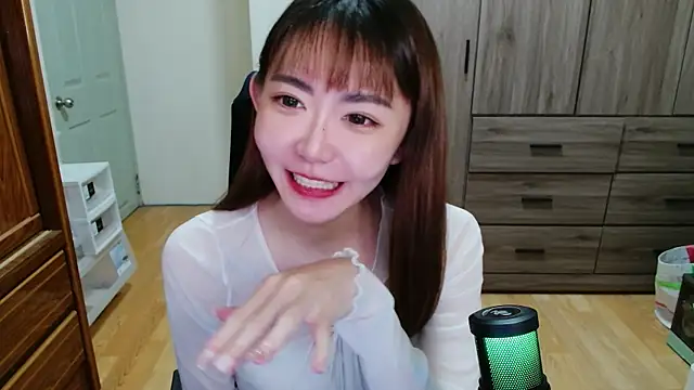 Snapshot of cccc_22 chatting on 06-25-26, 12:32 cccc 22 online show from 06-25-26, 12:32