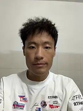 Snapshot of Mr_iphone11 chatting on 07-23-26, 11:29 Mr iphone11 online show from 07-23-26, 11:29