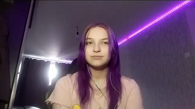 CaroylnOllhoff online show from 06-17-26, 10:25
