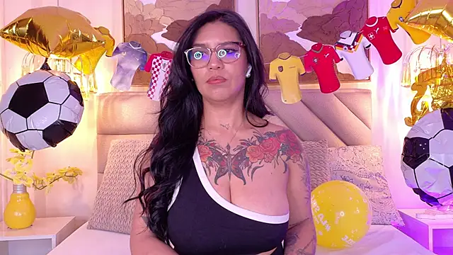 Sharlot18 online show from 06-19-26, 12:33