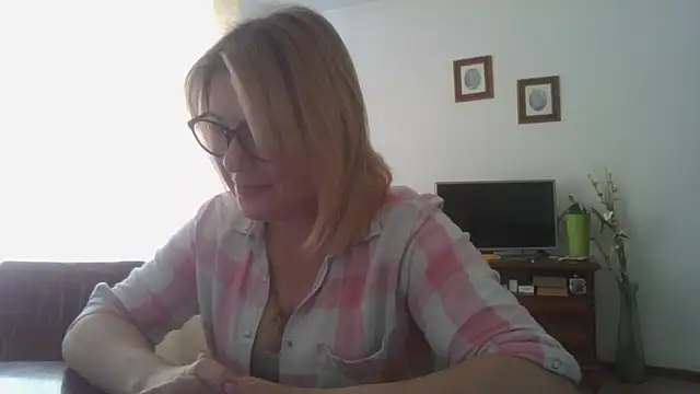 ElenaLove888 online show from 06-13-26, 08:45
