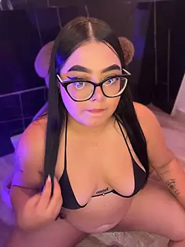 Snapshot of Lau__Garcia chatting on 07-16-26, 05:15 Lau Garcia online show from 07-16-26, 05:15