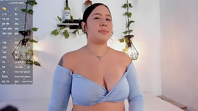 aisha duque  online show from 06-25-26, 07:41