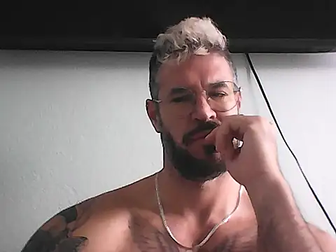 Snapshot of mrbighairychest chatting on 07-09-26, 03:44 mrbighairychest online show from 07-09-26, 03:44