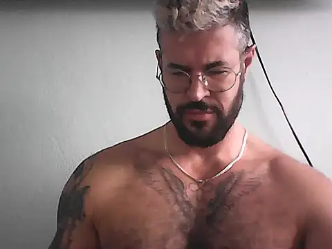 Snapshot of mrbighairychest chatting on 06-25-26, 03:28 mrbighairychest online show from 06-25-26, 03:28