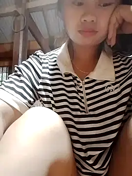 Snapshot of -Hezy- chatting on 06-15-26, 10:42 -Hezy- online show from 06-15-26, 10:42