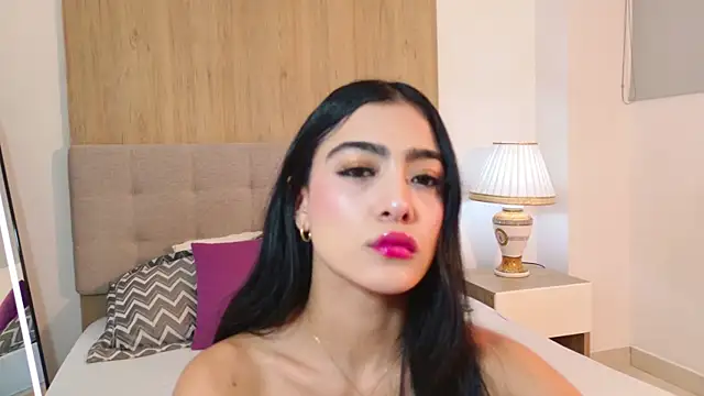 Snapshot of MaluCortes chatting on 06-25-26, 02:22 MaluCortes online show from 06-25-26, 02:22