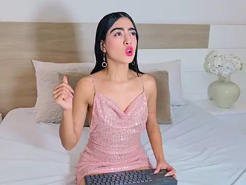 Snapshot of MaluCortes chatting on 07-16-26, 01:08 MaluCortes online show from 07-16-26, 01:08