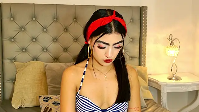 Snapshot of MaluCortes chatting on 07-04-26, 12:53 MaluCortes online show from 07-04-26, 12:53