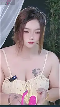 Snapshot of lingling7889 chatting on 06-16-26, 09:42 lingling7889 online show from 06-16-26, 09:42