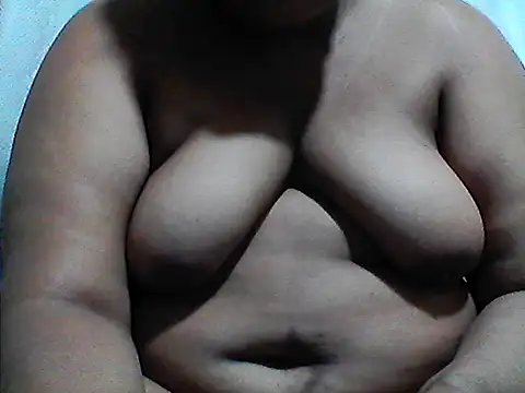 Snapshot of Angelsweee chatting on 06-18-26, 06:35 Angelsweee online show from 06-18-26, 06:35