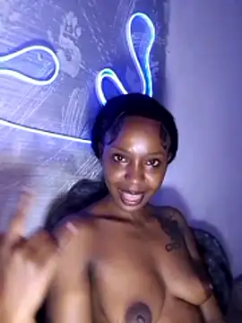 Pretty-Caramel1 online show from 06-19-26, 08:42