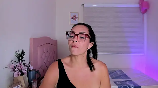 Snapshot of miapins chatting on 06-29-26, 10:15 miapins online show from 06-29-26, 10:15