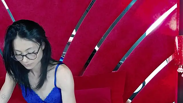 Snapshot of MayaLeey chatting on 06-15-26, 04:17 MayaLeey online show from 06-15-26, 04:17
