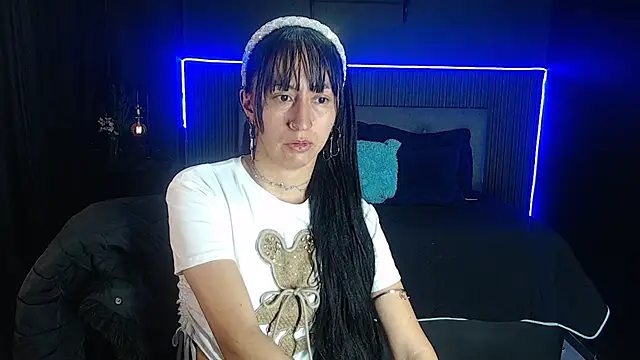 Sophia w  online show from 06-22-26, 01:30