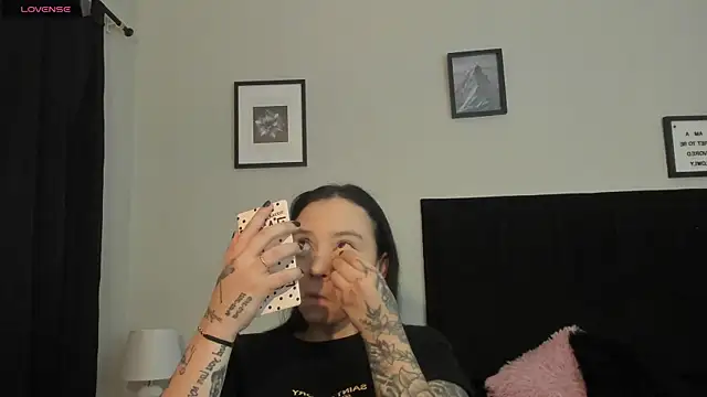Sara B online show from 06-25-26, 06:02