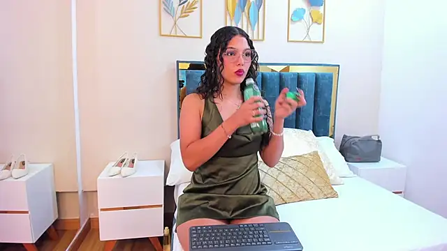 Snapshot of Daliluu chatting on 06-20-26, 07:52 Daliluu online show from 06-20-26, 07:52
