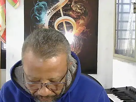 Snapshot of SenhorApolo chatting on 06-16-26, 01:11 SenhorApolo online show from 06-16-26, 01:11