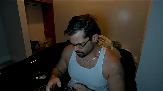 Snapshot of tiko823 chatting on 08-06-26, 04:18 tiko823 online show from 08-06-26, 04:18