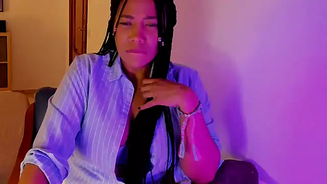 NicolePasqualott online show from 10-17-25, 08:21