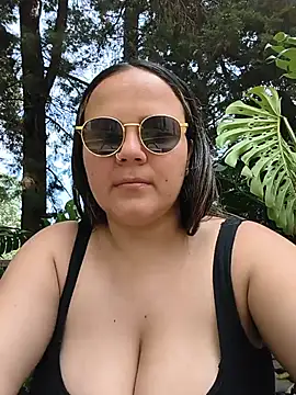 Snapshot of Mandy-moore28 chatting on 07-18-26, 03:31 Mandy-moore28 online show from 07-18-26, 03:31
