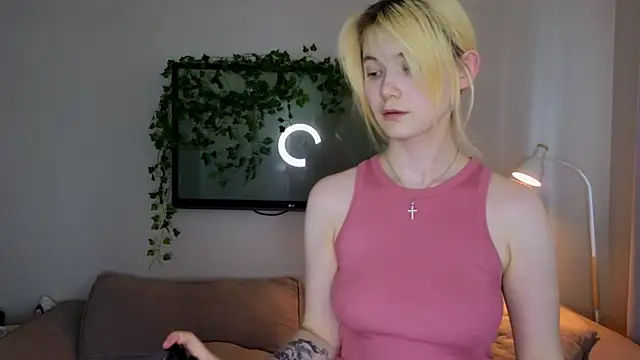 Snapshot of Emily_Miu chatting on 07-05-26, 04:19 Emily Miu online show from 07-05-26, 04:19