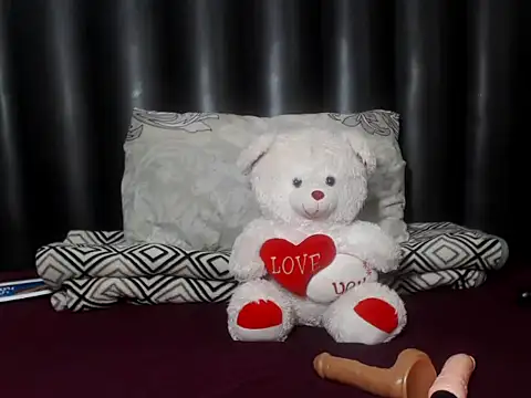 Snapshot of Leerh chatting on 07-27-26, 04:30 Leerh online show from 07-27-26, 04:30