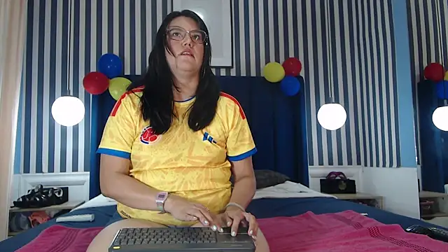 Snapshot of Sallydickinson chatting on 06-26-26, 02:23 Sallydickinson online show from 06-26-26, 02:23