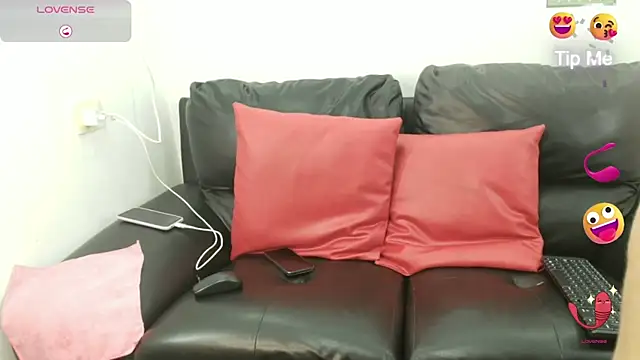 Snapshot of EMI_BLISS chatting on 07-12-26, 02:18 EMI BLISS online show from 07-12-26, 02:18