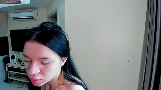 Snapshot of Evelyne_xxo chatting on 07-23-26, 03:26 Evelyne xxo online show from 07-23-26, 03:26