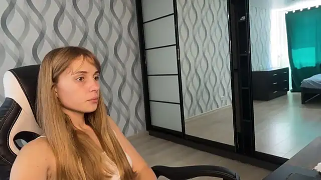 Miss Luna meow online show from 06-21-26, 07:14