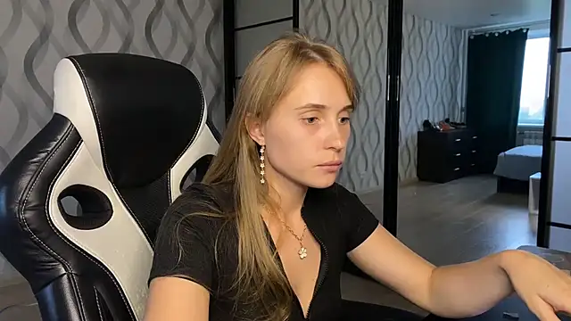Miss Luna meow online show from 07-10-26, 03:56