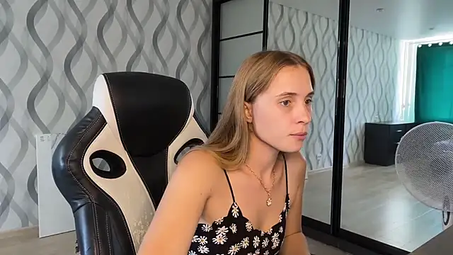 Miss Luna meow online show from 06-30-26, 08:47