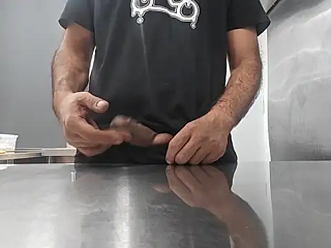 brownskinbull1 online show from 07-10-26, 04:40