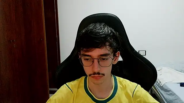 Snapshot of gabrielNovin17cm chatting on 07-15-26, 06:15 gabrielNovin17cm online show from 07-15-26, 06:15