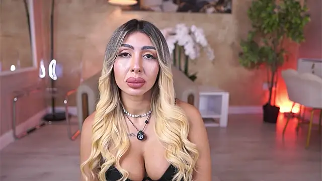 LucyyRosse online show from 07-04-26, 10:21