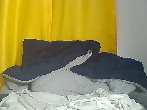 Snapshot of littlefrankie chatting on 07-22-26, 07:05 littlefrankie online show from 07-22-26, 07:05