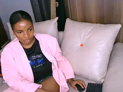 Snapshot of Bustycece chatting on 07-21-26, 06:59 Bustycece online show from 07-21-26, 06:59