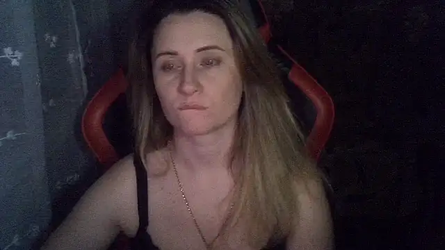 KiraKisskiss online show from 06-15-26, 07:57