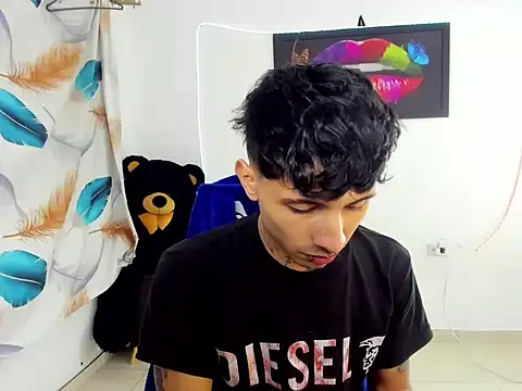 felix mSqueen online show from 06-17-26, 02:22