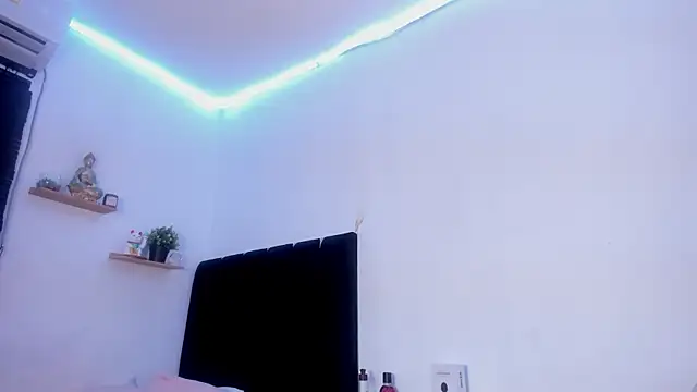 hellokitty900 online show from 07-14-26, 12:44