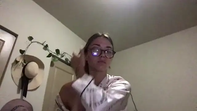 TheScarlettLane online show from 06-16-26, 03:28